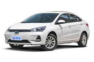 内饰空间与全景影像实拍解析，市场参考价及购车方案一览