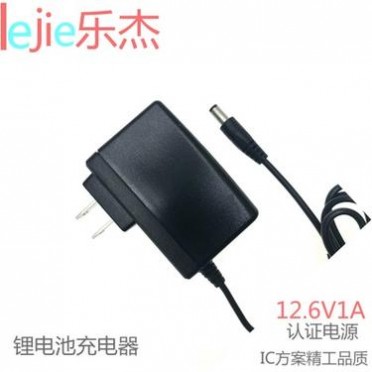 12.6V1A锂电池充电器转灯与多国规格适配器选购指南