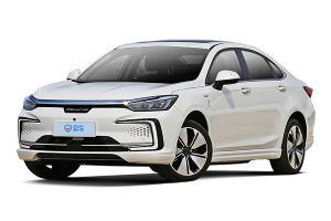 纯电轿车实拍解析：内饰全景与空间表现全览，参考价15.99万起