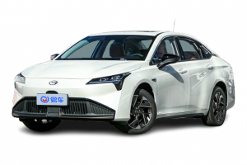 全景内饰实拍解析，实测性能与本地降价信息一览