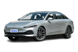 中大型轿车实拍解析：内饰全景与空间表现，本地优惠达4.4万