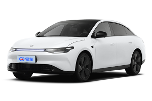 中大型纯电轿车深度实拍：全景座舱体验与空间解析，参考价13.68万起