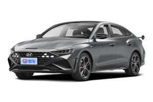 运动轿跑实拍解析：全景内饰与大幅优惠成亮点