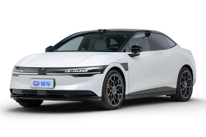 纯电轿车科技内饰与空间解析：全景视野与驾乘体验全览