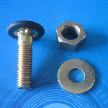 四爪螺栓结构与应用解析，适用于输送带料斗连接